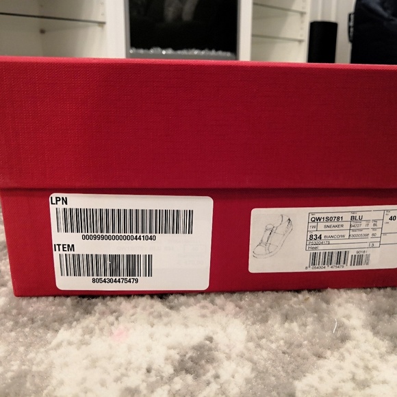 Valentino Garavani Sneakers - Picture 6 of 7